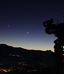 Venus und Mond ber den Alpen
