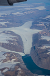 Gletscher mndet in einen Fjord.