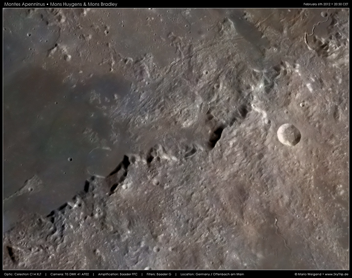 Mondfoto: Montes Apenninus: Mons Huygens & Mons Bradley
