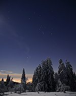 Mondhelle Nacht mit Sternbild Orion