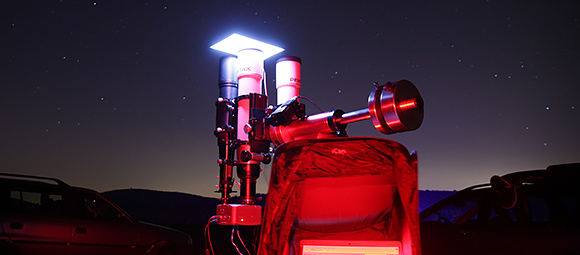 Flatfield-Erstellung mit einer Leuchtfolie vor der Teleskop-ffnung.
